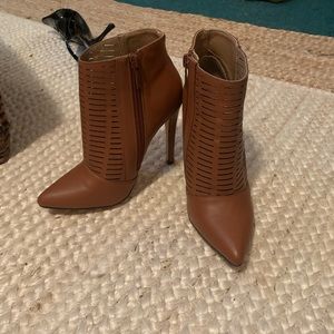 Brown Heels/Booties (Size 5)